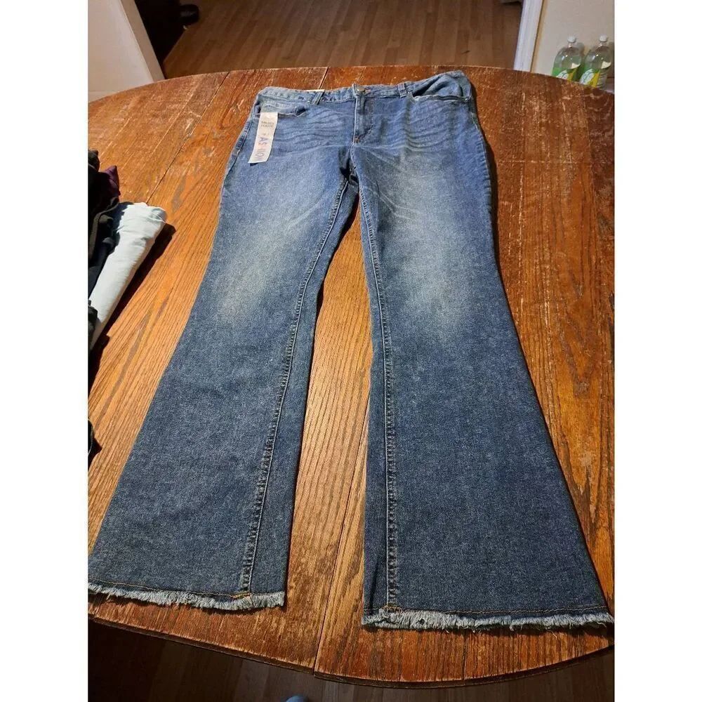 New 16W Tinseltown Hi Rise Flare Denim Blue Jeans Raw Hem Pockets Belt Loops NWT